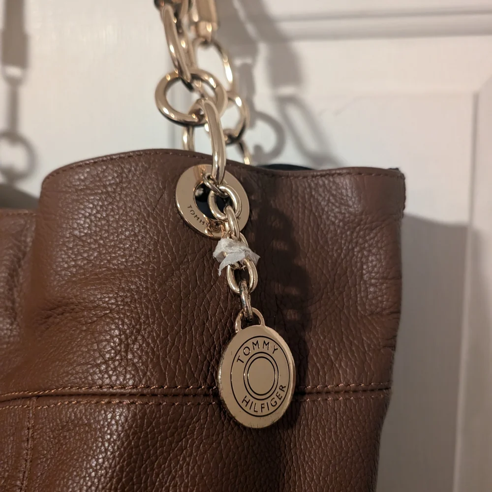 Tommy Hilfiger Brown Tote Leather Handbag NWOT - Picture 2 of 8